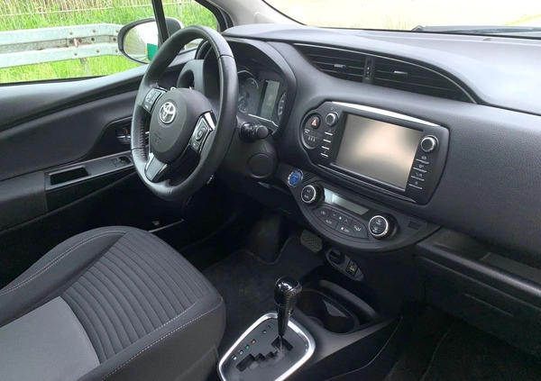 Toyota Yaris cena 56500 przebieg: 50500, rok produkcji 2018 z Pruszków małe 154
